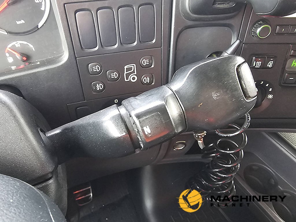 SCANIA R580 6x4 v8 ret. pto. hyd 2016 R580 6X4 V8 RET. PTO. HYD 2016 1 Tractor Units image 4