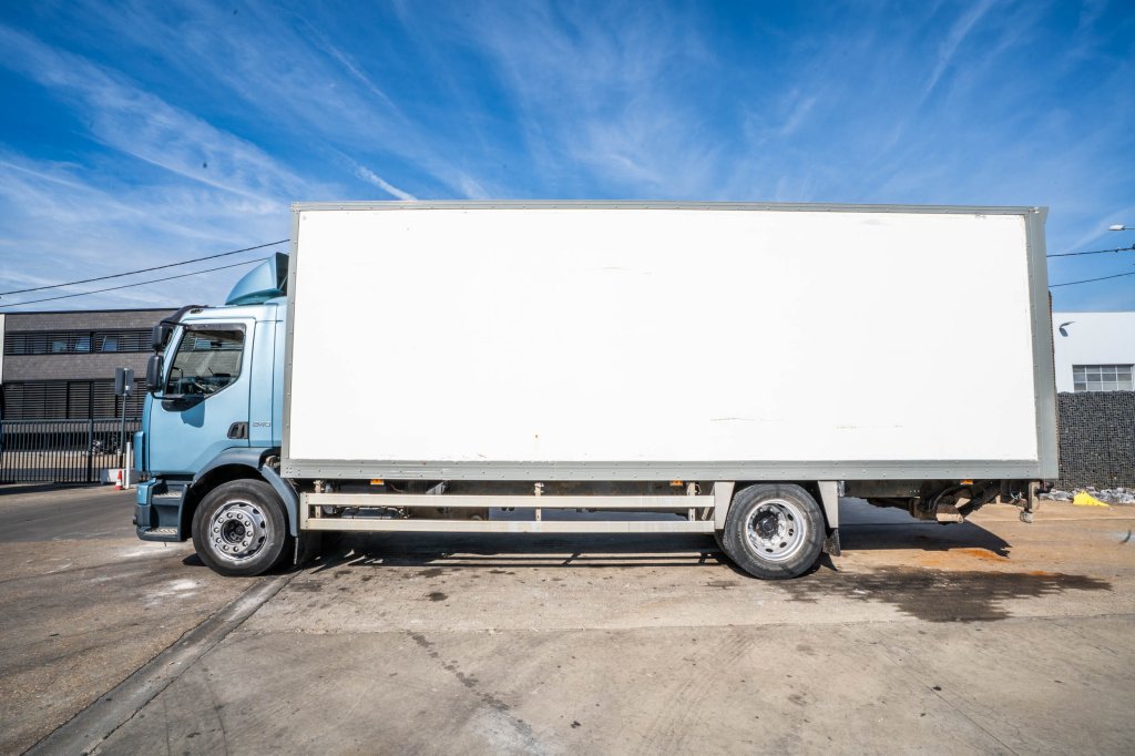 VOLVO FL 240 (18t) + DHOLLANDIA 1.5T 2006 E64313 FL 240 (18t) + DHOLLANDIA 1.5T 2006 1 image 2
