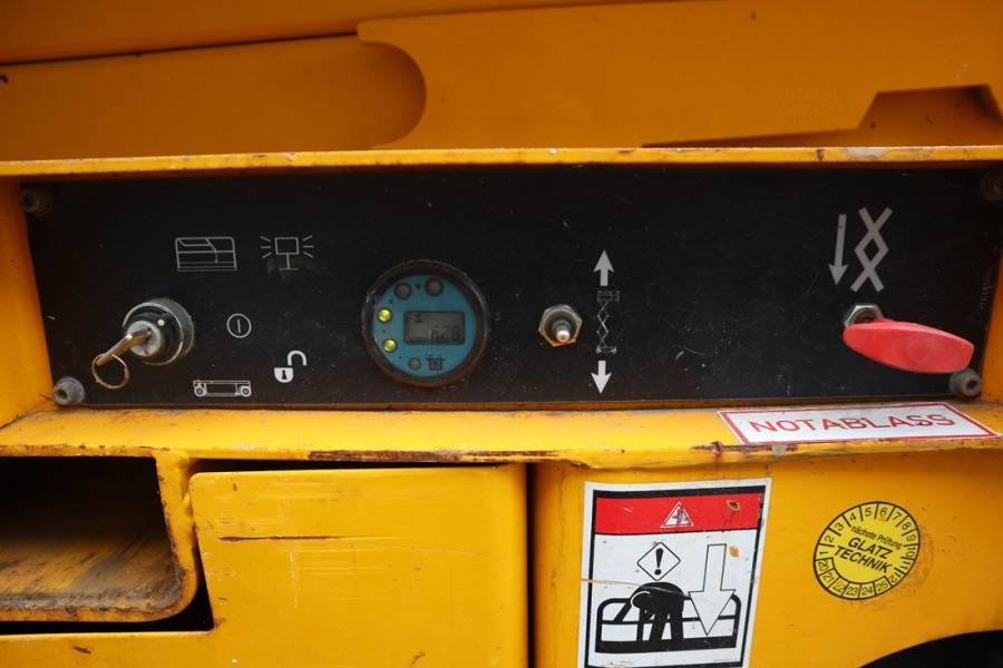 Haulotte Compact 10 Electric, 10m Working Height, 450kg Cap 2011 HAULOTTE - Compact 10 - 61856 Compact 10 Electric, 10m Wo...