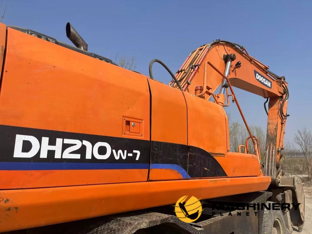 DOOSAN DH210W-7 Used Wheel Excavator Good Condition DH210W-7 2019 1 Wheeled Excavators image 3