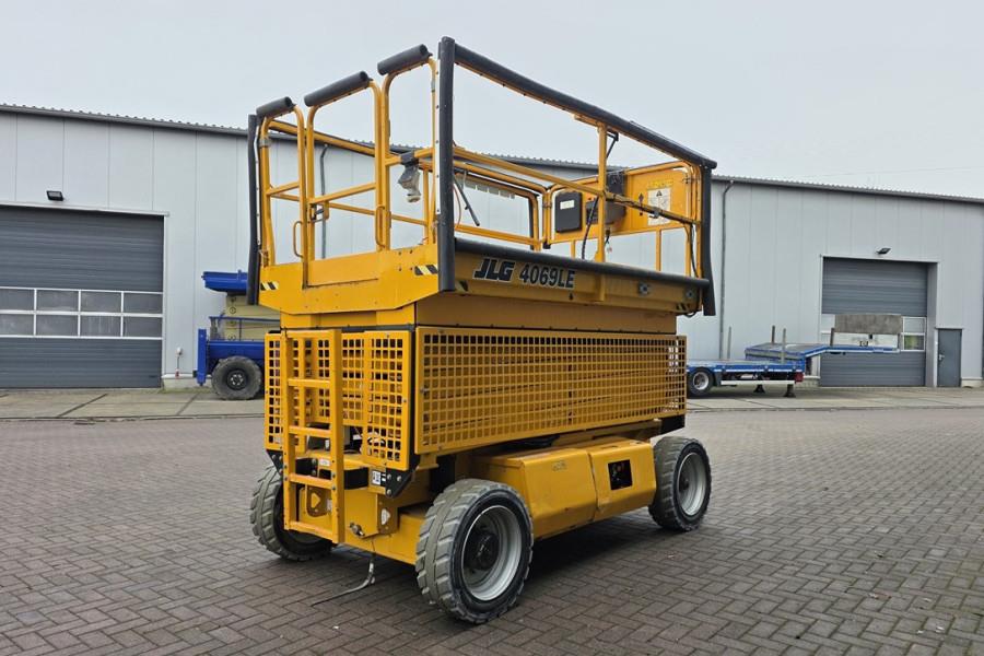JLG 4069LE Electric, 14.2m Working Height, 360kg Capac 2015 JLG - 4069LE - 90381 4069LE Electric, 14.2m Working Height, 36...