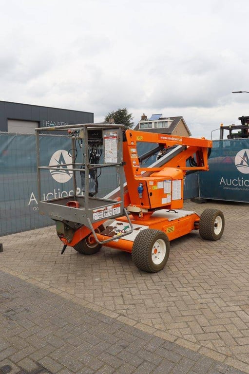 Nifty HR12 NE Electric 12.2m Articulated Boom Lift 2009 2009 Nifty HR12 NE 2009 1 image 9