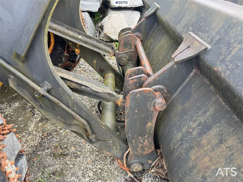 Volvo LM 846 Wheel Loader w/ Bucket. Partially Rep. Obje 1974 20713 LM 846 Wheel Loader w/ Bucket. Partially Rep. Obje 197...