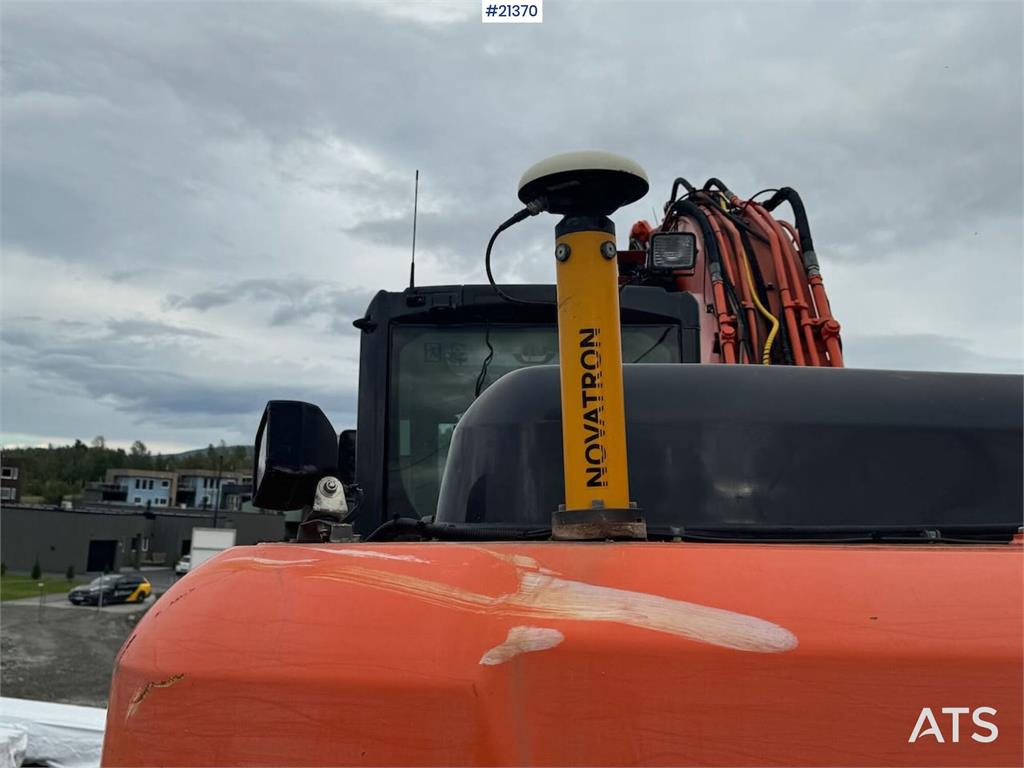 Hitachi ZX210LC-5B Tracked excavator w/ tilt, bucket and G 2013 21370 ZX210LC-5B Tracked excavator w/ tilt, bucket and G 2...