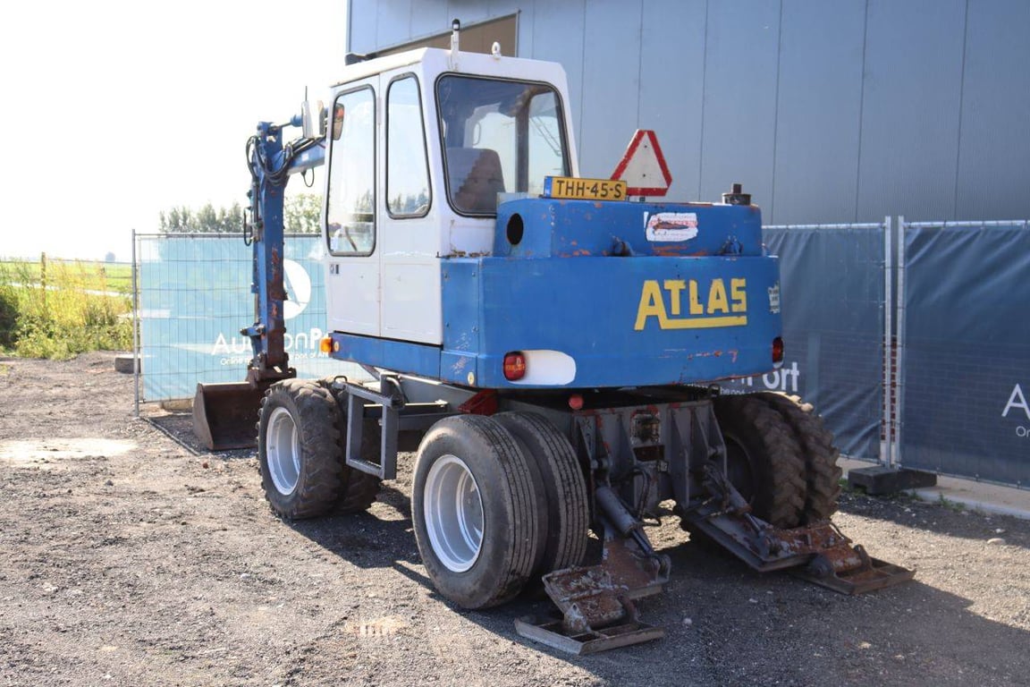 Atlas 1004 Diesel Wheel Excavator 1989 1989 1004 1989 1 Wheel Loaders image 4