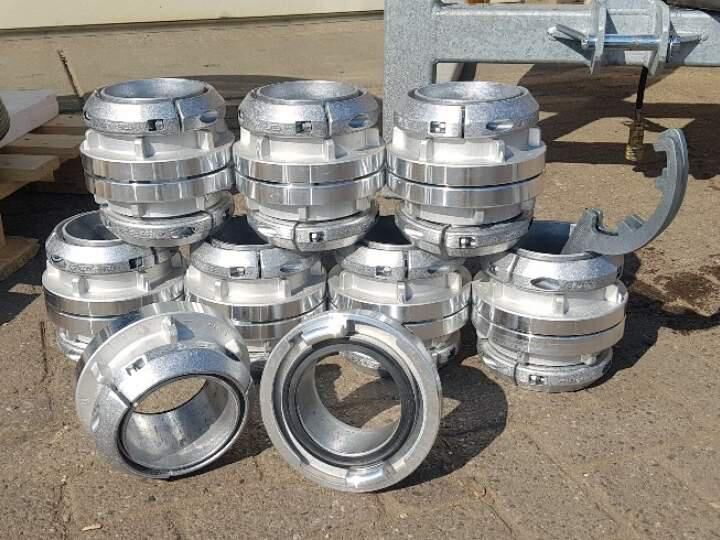 Grote voorraad nieuwe sleepslangen 4" - Nieuw 2022 3 grote voorraad nieuwe sleepslangen 4" - Nieuw 2022 0 image 4
