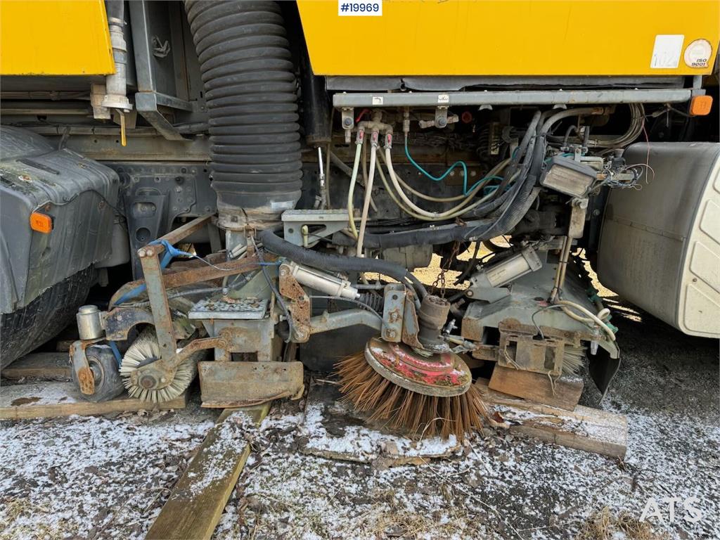 MAN 18.313 Sweeper w/ Bucher Optifant 70 superconstruc 2002 19969 18.313 Sweeper w/ Bucher Optifant 70 superconstruc 2002 ...