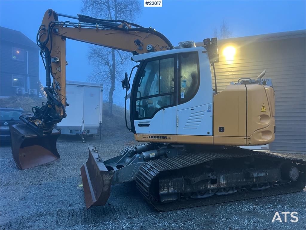 Liebherr R914 k STD excavator w/ rototilt, sanding bucket a 2018 22017 R914 k STD excavator w/ rototilt, sanding bucket a ...