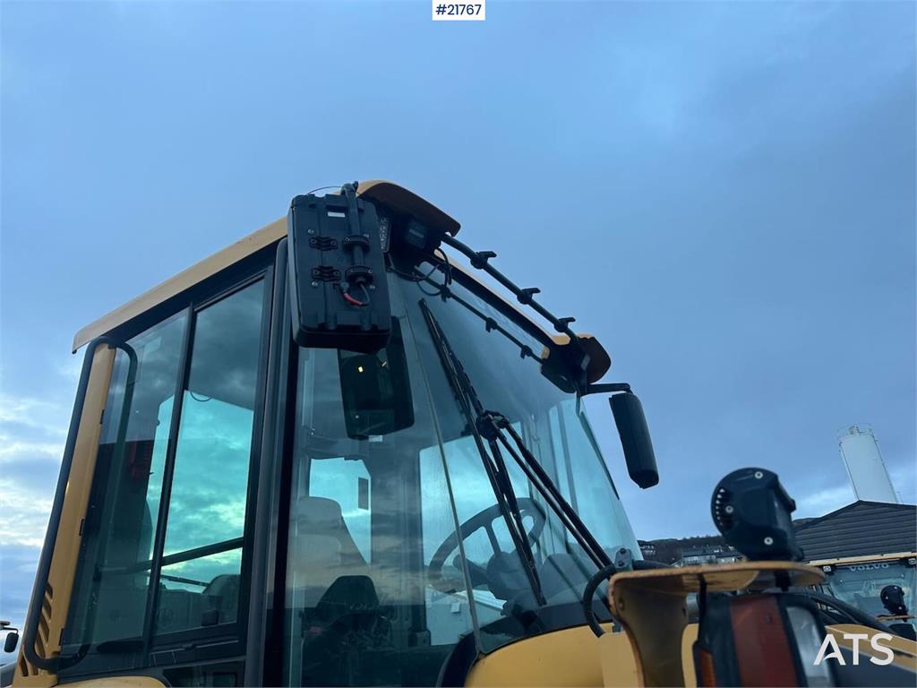 Volvo L90F wheel loader w/ Volvo gravel bucket. WATCH VI 2011 21767 L90F wheel loader w/ Volvo gravel bucket. WATCH VI 201...