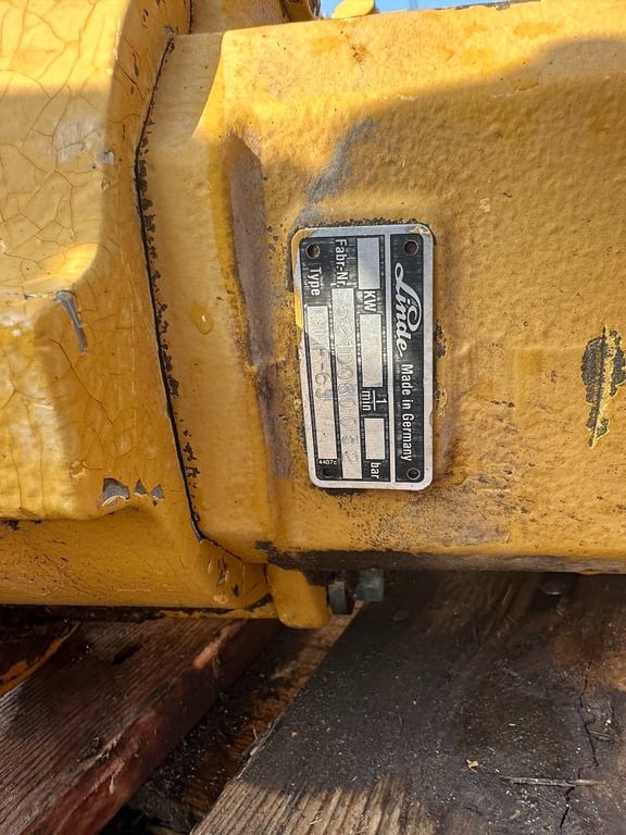CAT 214 B FT hydro motor linde MMF-65 214 B FT hydro motor linde MMF-65 1 Wheeled Excavators image 4