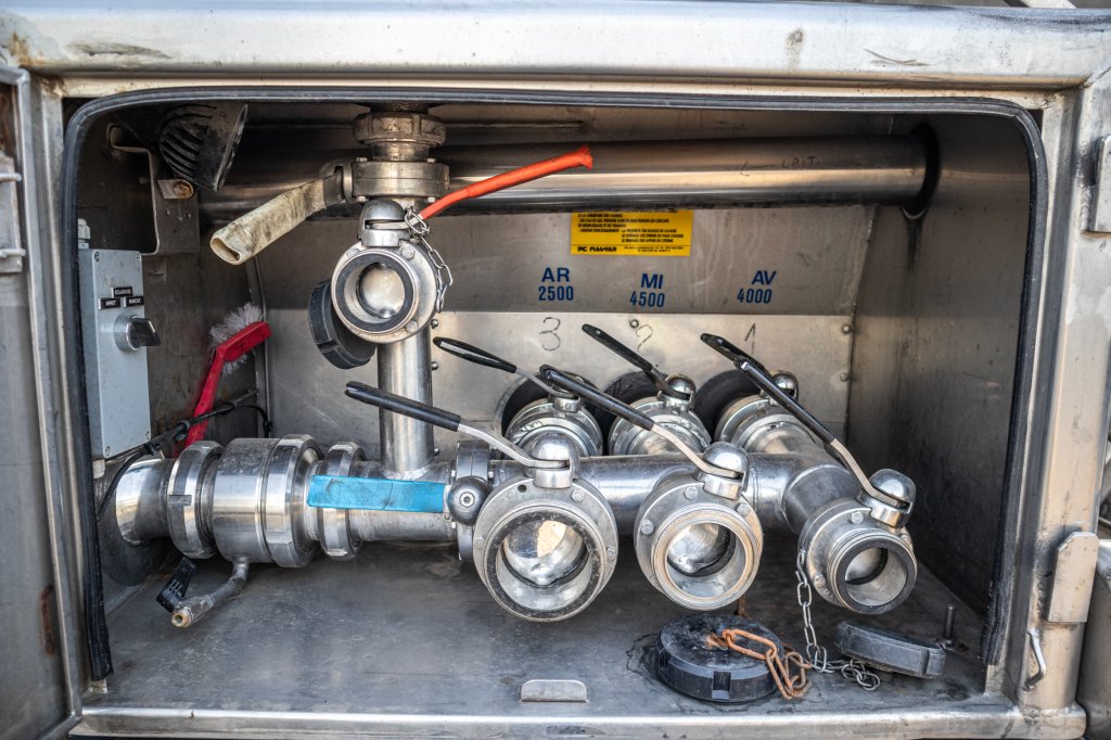 RENAULT KERAX 380+MAGYAR INOX 11000L/3COMP./MELK/LAIT/MILCH 2012 E61448 Renault KERAX 380+MAGYAR INOX 11000L/3COMP./MELK/L...