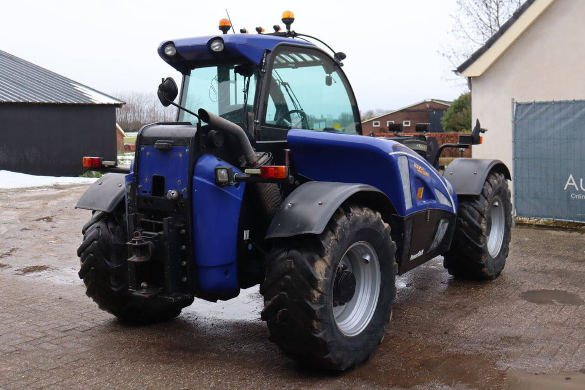 New Holland LM5060 Diesel 88kW 4000kg 7.1m 2011 Telehandler 2011 LM5060 2011 1 image 6