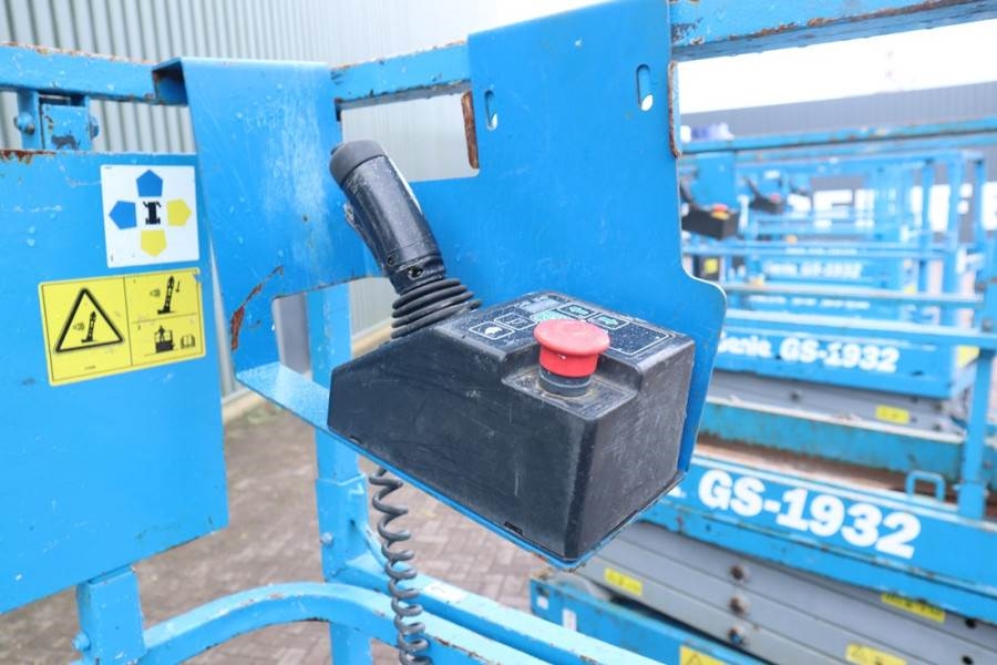 Genie GS1932 Electric, Working Height 7.8 m, 227kg Capac 2013 GENIE - GS1932 - 90027 GS1932 Electric, Working Height 7.8 m...