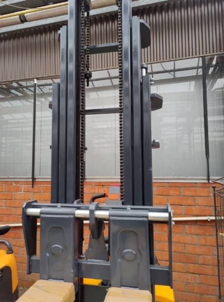 Stacker Nycheki EW15 Electric 2000kg 5.5m New Nycheki EW15 0 image 9