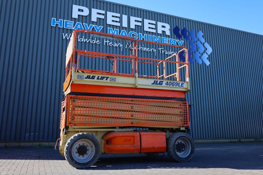 JLG 4069LE Electric, 14.2m Working Height, 360kg Capac 2012 JLG - 4069LE - 90288 4069LE Electric, 14.2m Working Height, 36...