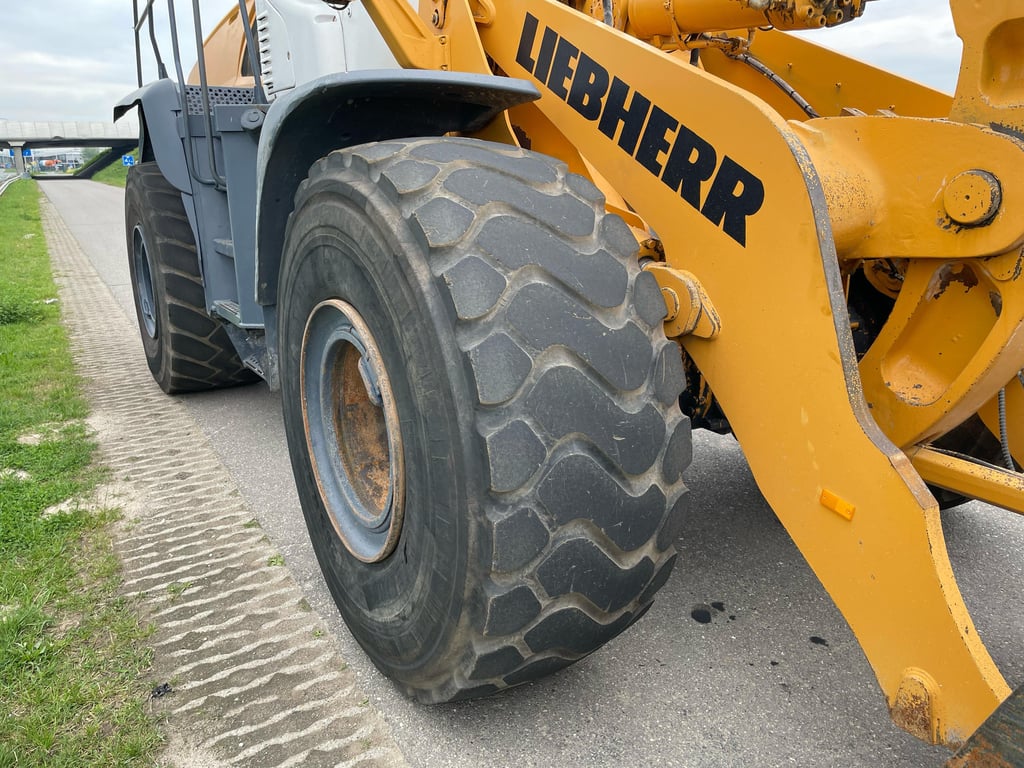 Liebherr L580 2015 70001770 L580 2015 1 image 10