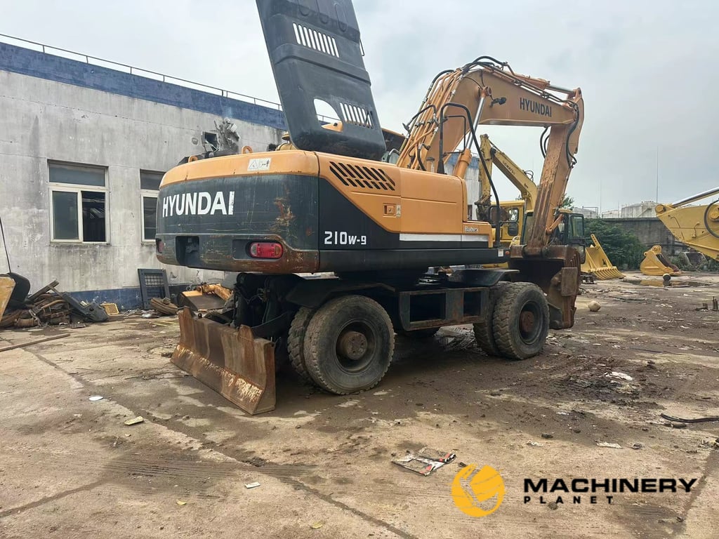 HYUNDAI R210W Wheel Excavator Original Good Condition R210W 2018 1 Wheeled Excavators image 3