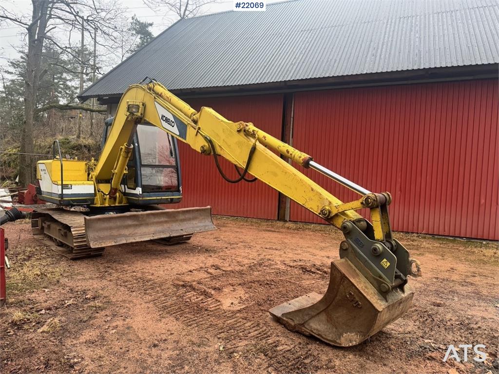 Kobelco SK60 crawler excavator with bucket 1991 22069 SK60 crawler excavator with bucket 1991 1 Crawler Excavators image 16