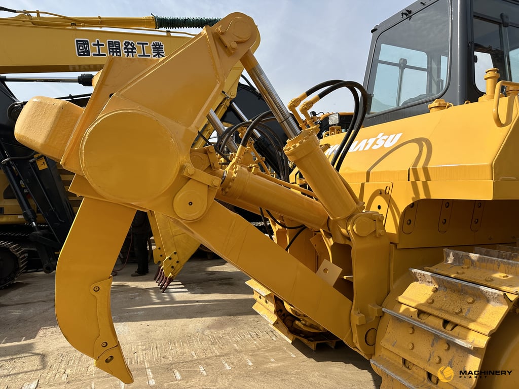 D155-5 Komatsu Dozer Original good condition D155-5 2018 1 Dozers image 5
