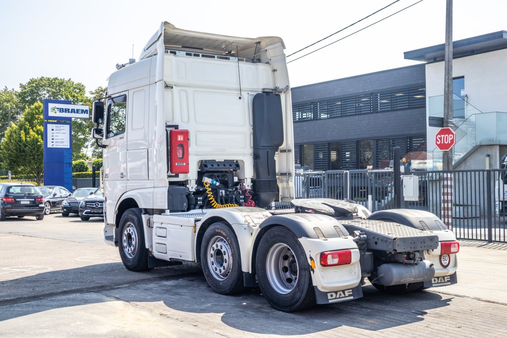 DAF XF 460-6X2-315 000 KM+ ADR 2016 E60009 DAF XF 460-6X2-315 000 KM+ ADR 2016 1 image 4