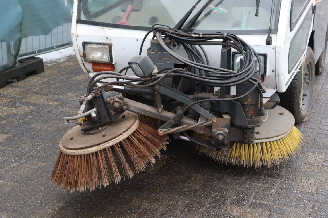 Tennant A60 Diesel Sweeper 2006 2008 A60 2008 1 image 10