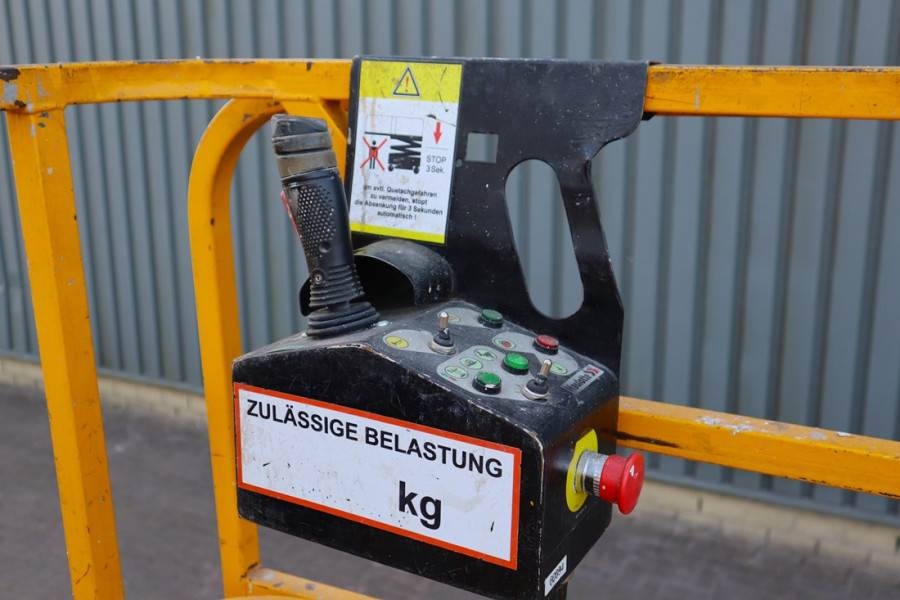 Haulotte Compact 12 Electric, 12m Working Height, 300kg Cap 2011 HAULOTTE - Compact 12 - 63261 Compact 12 Electric, 12m Wo...