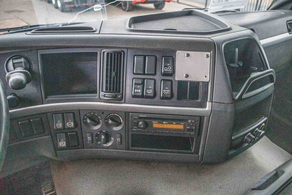 VOLVO FM 330+10 pneus/tires-intarder 2010 E63037 FM 330+10 pneus/tires-intarder 2010 1 image 9