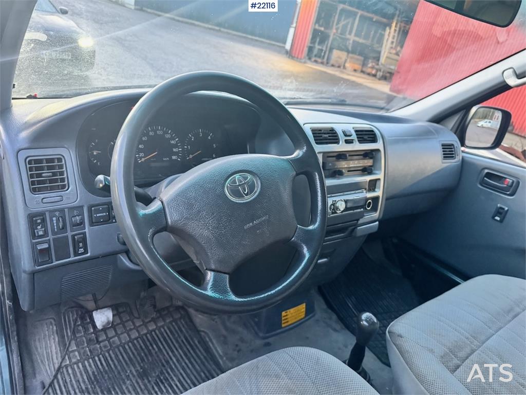 Toyota Hiace with interior shelving 2007 22116 Hiace with interior shelving 2007 1 Closed vans image 28