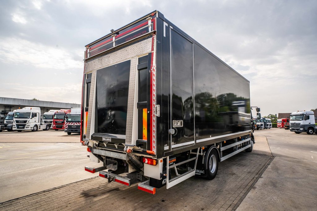RENAULT D 16 250- 36000 KM +DHOLLANDIA 2T. 2021 E63892 Renault D 16 250- 36000 KM +DHOLLANDIA 2T. 2021 1 image 4
