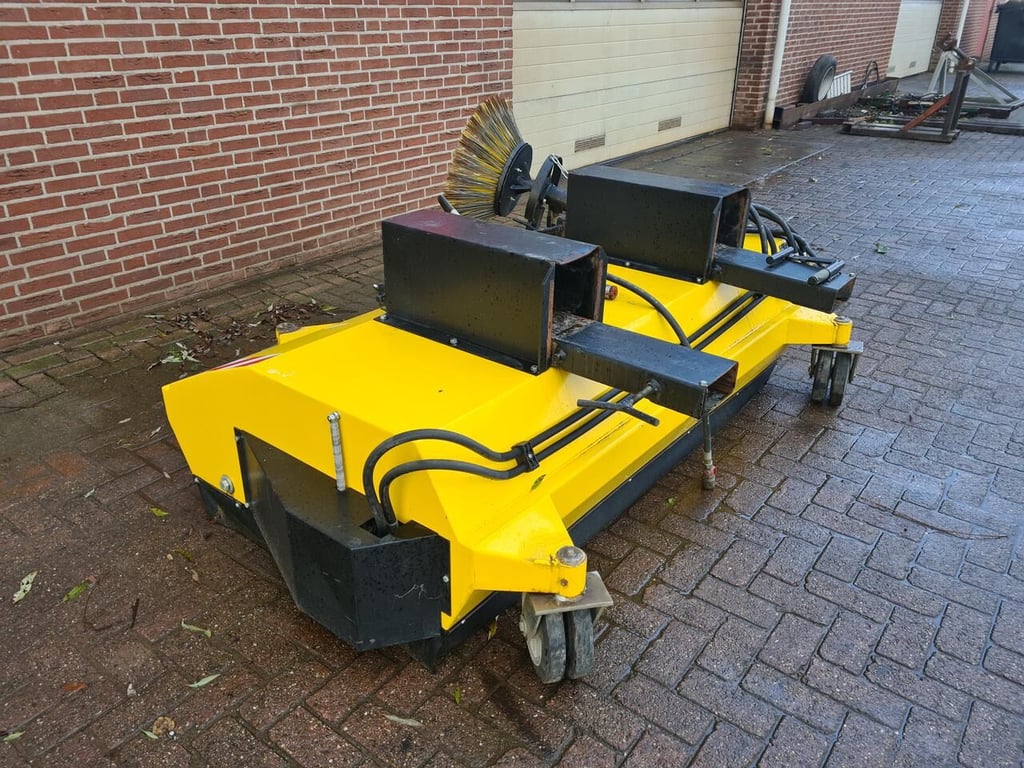 MTS bezem met lepel insteek 2018 9389 MTS bezem met lepel insteek 2018 1 image 3