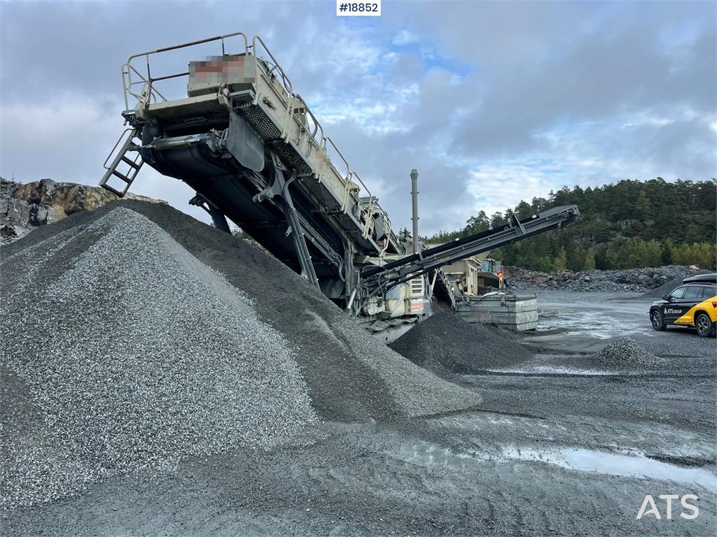 Metso Lokotrack LT220D crusher w/ screen, box and belt 2019 18852 Lokotrack LT220D crusher w/ screen, box and belt 2019 1 ...