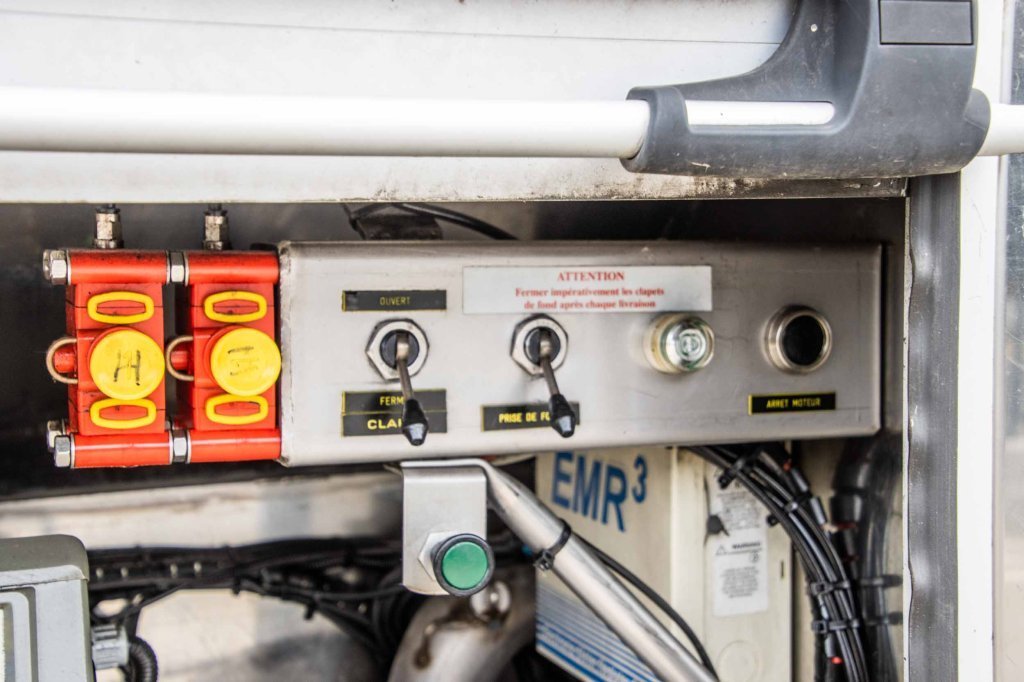 MERCEDES ACTROS 2544-MP3+MAGYAR INOX18.200L+17.700L/2X6COMP 2012 E58549 ACTROS 2544-MP3+MAGYAR INOX18.200L+17.700L/2X6COMP...