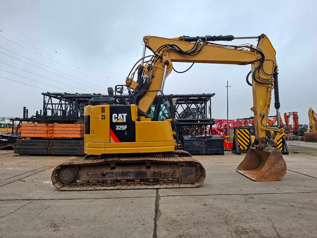 CAT 325FL CR (With Trimble 3D GPS) 2016 ATR-2173 325FL CR (With Trimble 3D GPS) 2016 1 Crawler Excavators image 4
