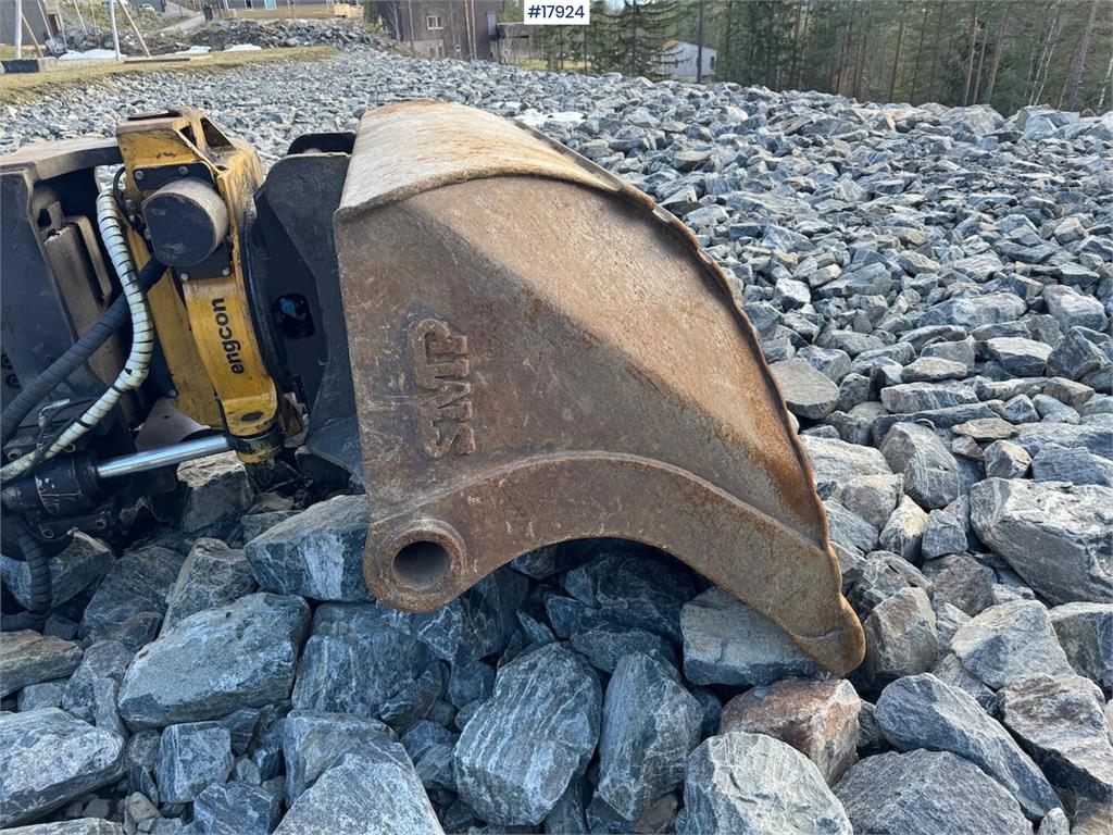 Komatsu PC240LC-10 crawler excavator w/ sanding bucket and 2014 17924 PC240LC-10 crawler excavator w/ sanding bucket and 2...