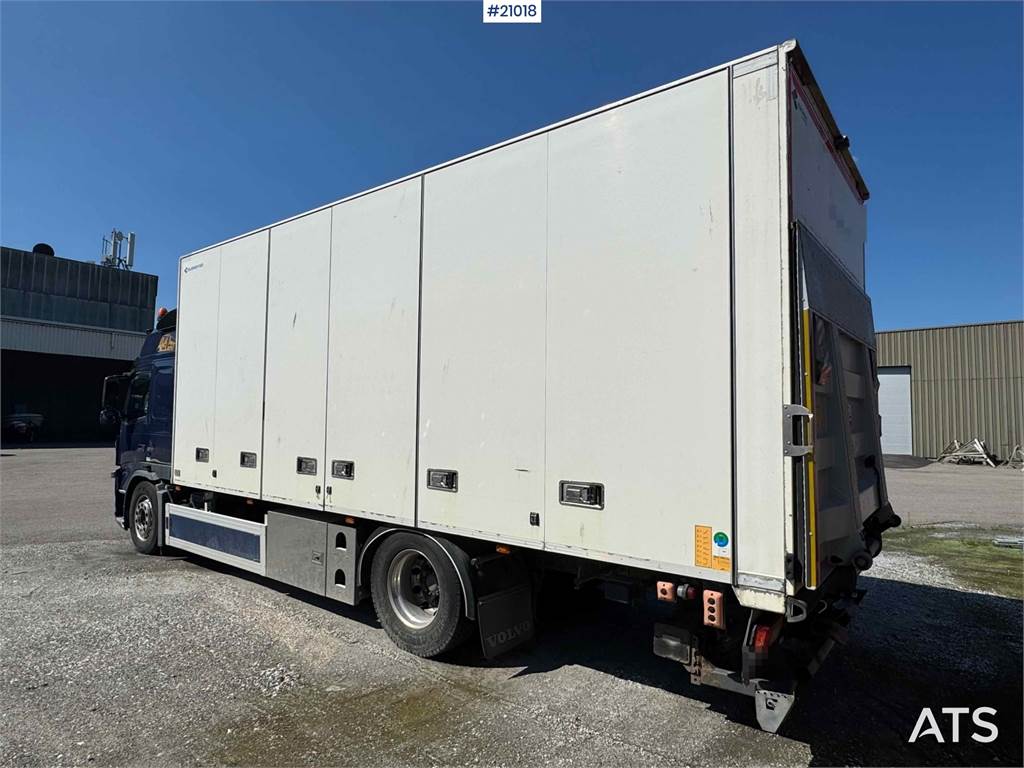 Volvo FM 370 box truck with full side opening! 2012 21018 FM 370 box truck with full side opening! 2012 1 image 10