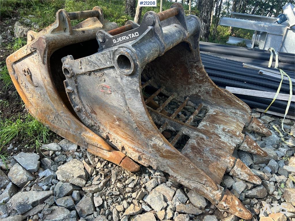 Hitachi zx190lc-5B excavator w/ rototilt, sanding bucket, 2016 21208 zx190lc-5B excavator w/ rototilt, sanding bucket, 201...