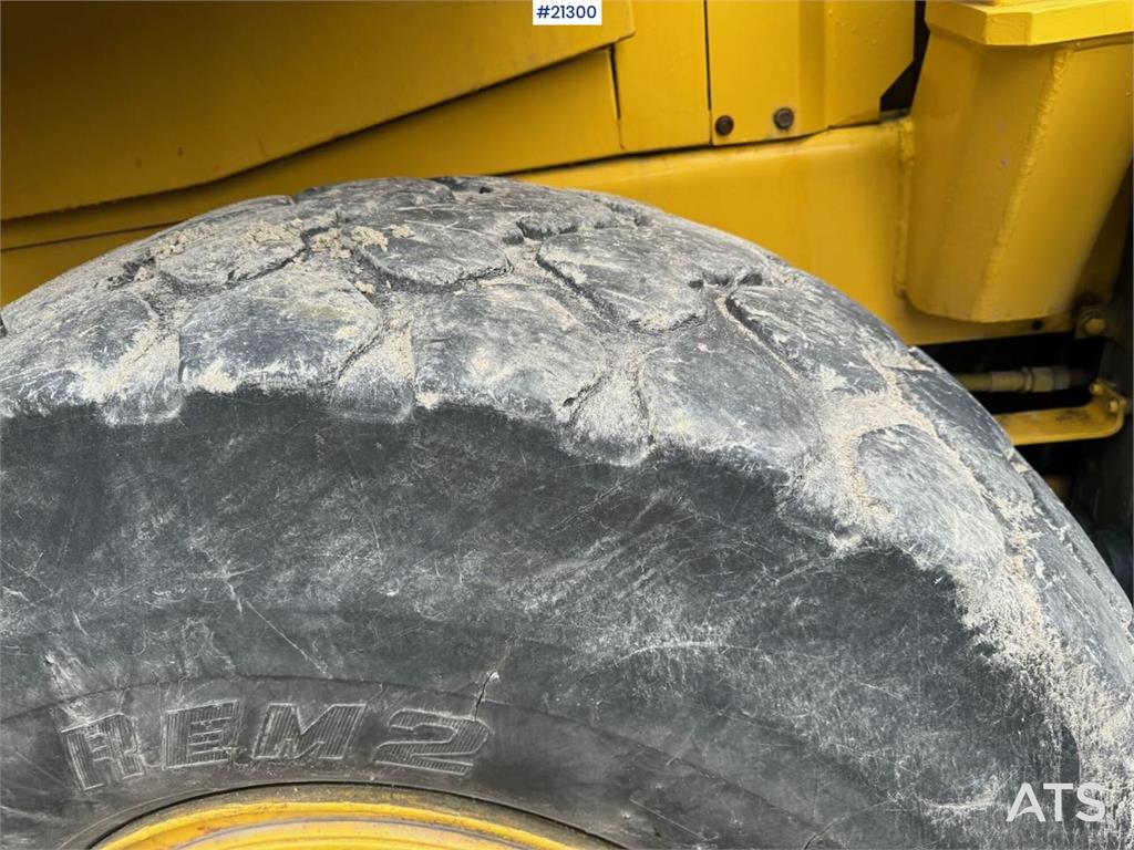 Komatsu WA320-3H wheel loader w/ bucket WATCH VIDEO 1998 21300 WA320-3H wheel loader w/ bucket WATCH VIDEO 1998 1 Wheel Lo...