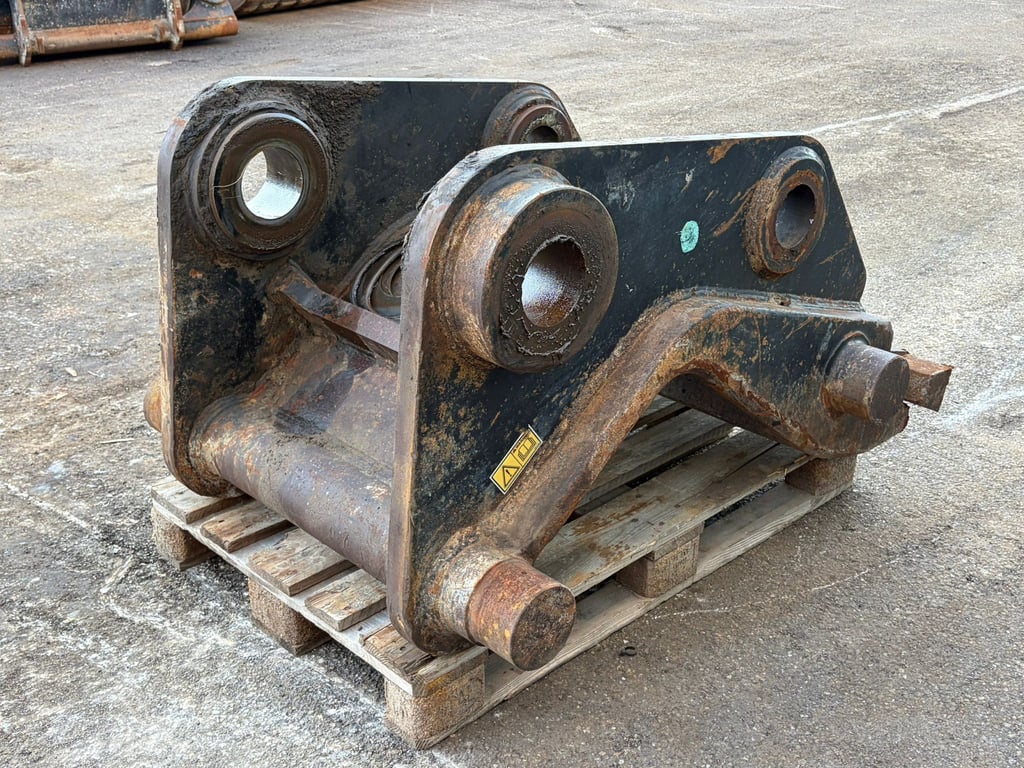 Caterpillar Quick Coupler CW70 for 374F 2015 00033665 Quick Coupler CW70 for 374F 2015 1 image 4
