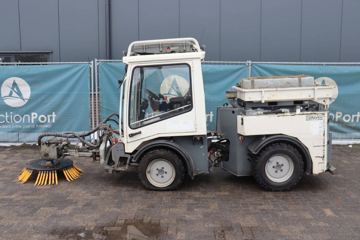 Sweeper Conver C4 Diesel 2016 2016 Conver C4 2016 1 image 2