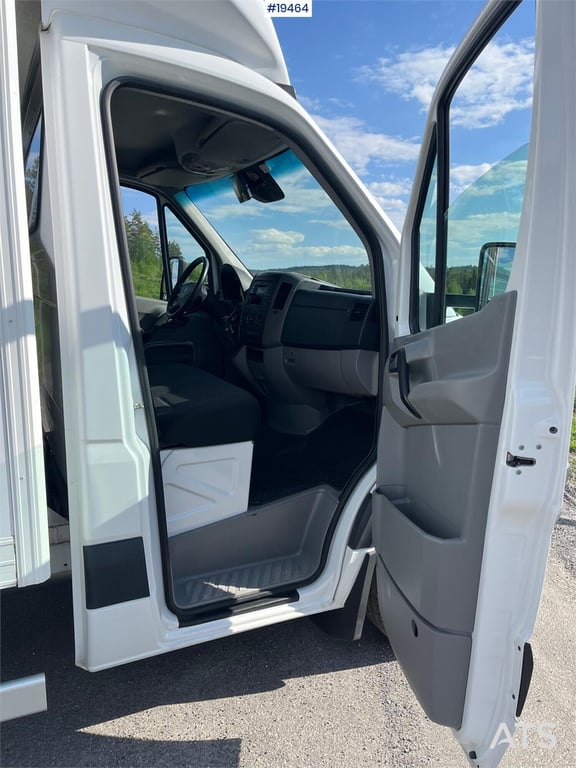 Mercedes-Benz Sprinter 316CDI Box truck w/ Lift. 115,000 km. 2015 19464 Sprinter 316CDI Box w/ Lift. 115,000 km. 2015 1 im...