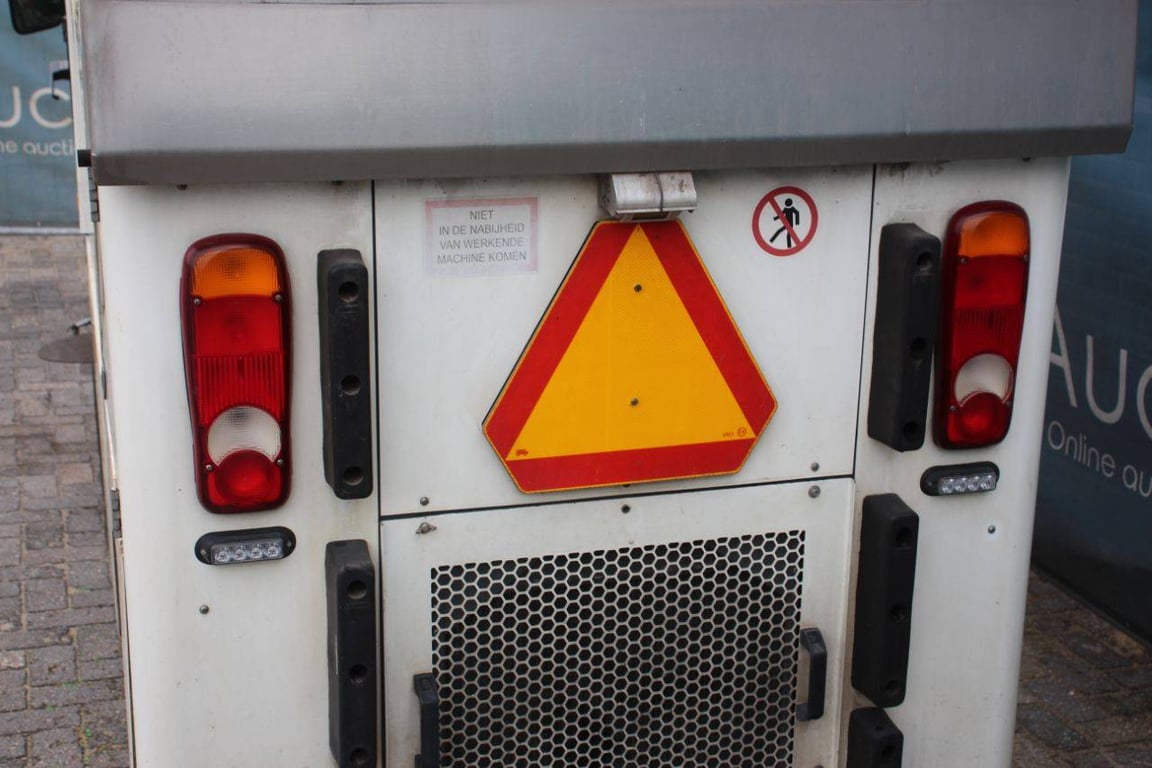 Sweeper HMF 214 Diesel 2007 2007 HMF 214 2007 1 image 14