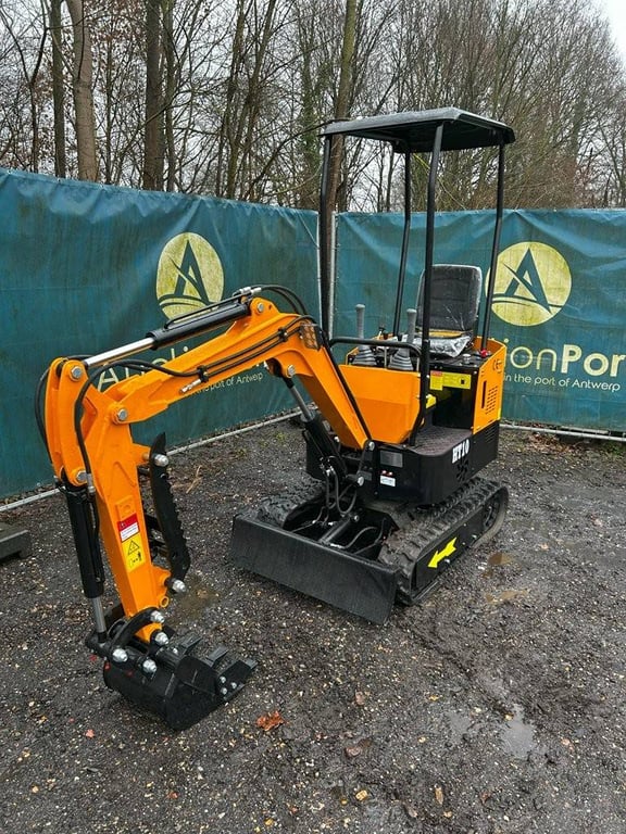 Mini excavator Beartrac HT10 Diesel 9.5 hp 2024 New with thumb 2024 Beartrac HT10 2024 0 image 6