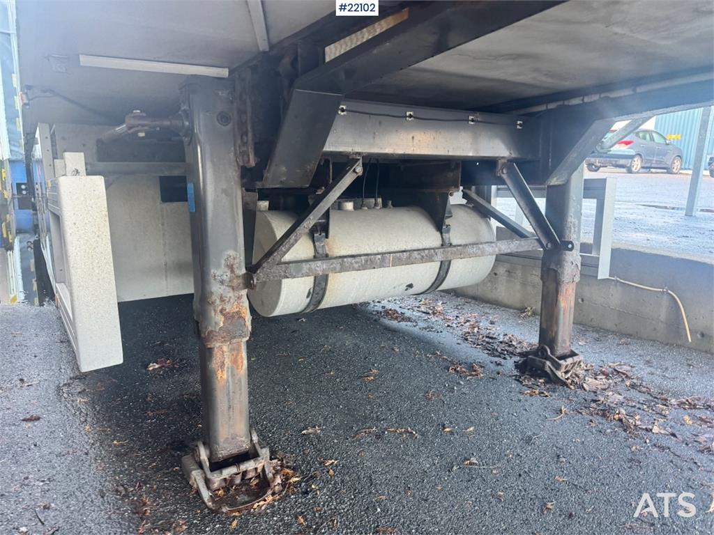 HFR box semi-trailer with refrigeration/freezer unit 2013 22102 HFR box semi-trailer with refrigeration/freezer unit 2013 ...