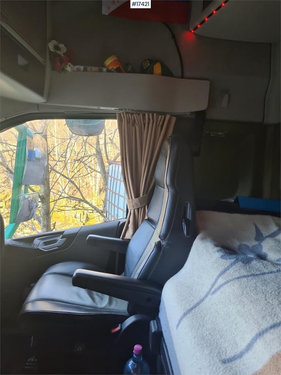 Volvo FH 8x4 Chassis SEE VIDEO 2017 17421 FH 8x4 Chassis SEE VIDEO 2017 1 image 12