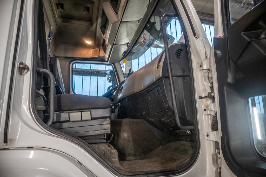 RENAULT KERAX 380DXI-8x4+PK18TM/3EXT 2011 E60849 Renault KERAX 380DXI-8x4+PK18TM/3EXT 2011 1 image 11