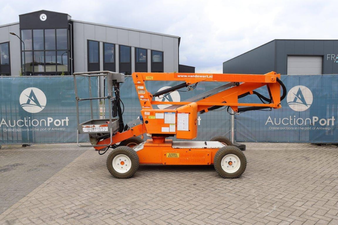 Nifty HR12 NE Electric 12.2m Articulated Boom Lift 2009 2009 Nifty HR12 NE 2009 1 image 2