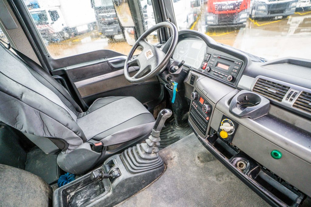 MAN TGS 32.360 BB+LIEBHERR+THEAM BG12 (band/tapis) 2010 E64876 TGS 32.360 BB+LIEBHERR+THEAM BG12 (band/tapis) 2010 1 image 12