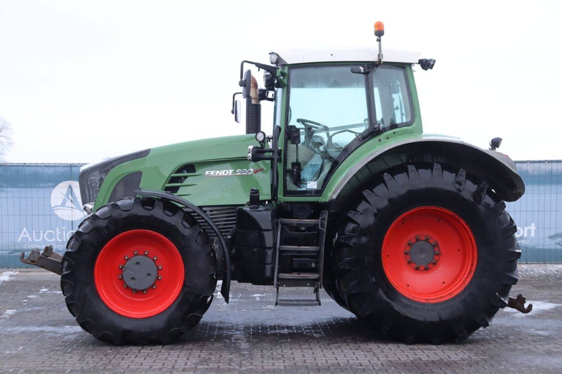 Tractor Fendt 930 Vario Diesel 2010 2010 Fendt 930 Vario 2010 1 image 2