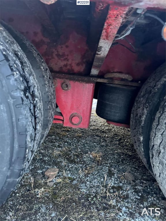 Istrail machine semi-trailer with hydraulic loading ramps 2007 22231 Istrail machine semi-trailer with hydraulic loading r...