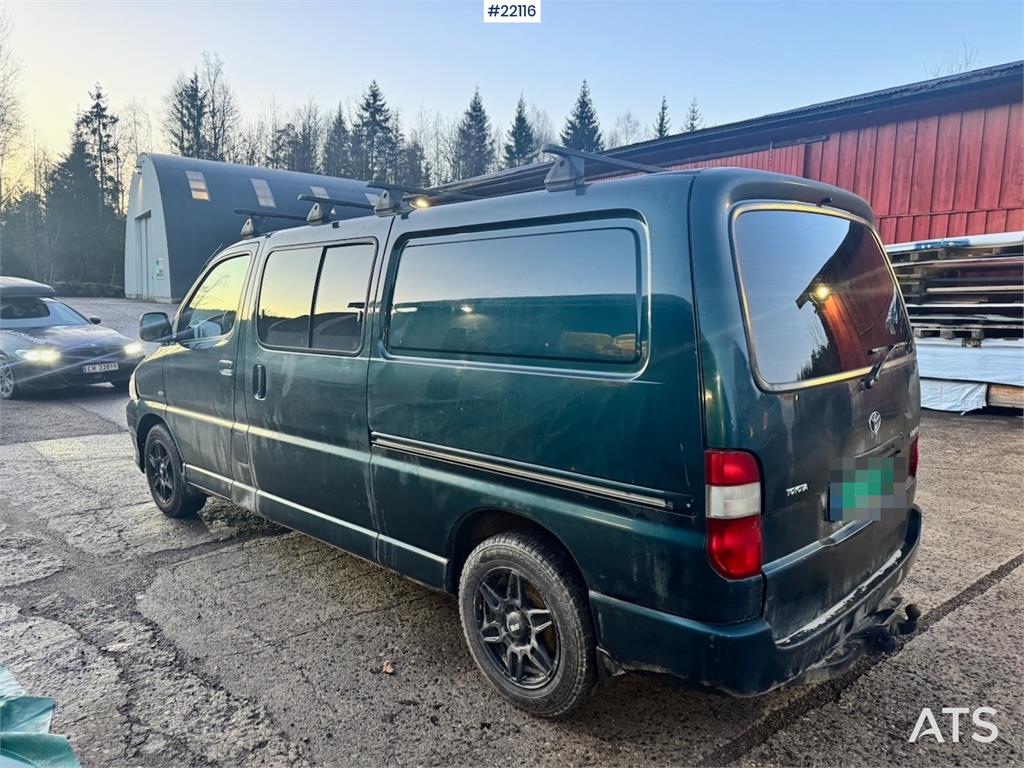 Toyota Hiace with interior shelving 2007 22116 Hiace with interior shelving 2007 1 Closed vans image 20